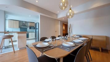 Superior-Apartment, 3 Schlafzimmer | Esszimmer