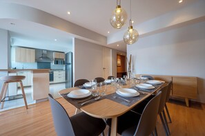 Apartamento superior, 3 habitaciones | Comedor