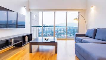 Nhà Duplex Premium, 2 phòng ngủ | Phòng khách | TV LED 55-inch có truyền hình cáp, TV, Netflix