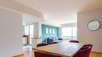 Premium Apartment, 3 Bedrooms | Dining room