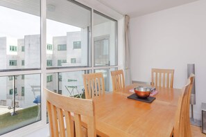 Dining - Cosy and Spacious 3 BD flat on Bermondsey St (London)