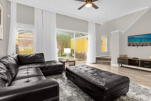 Flat-screen TV - 3 Bedrooms/ 2.5 Bathrooms/ Encantada (3160 YL) (Kissimmee)