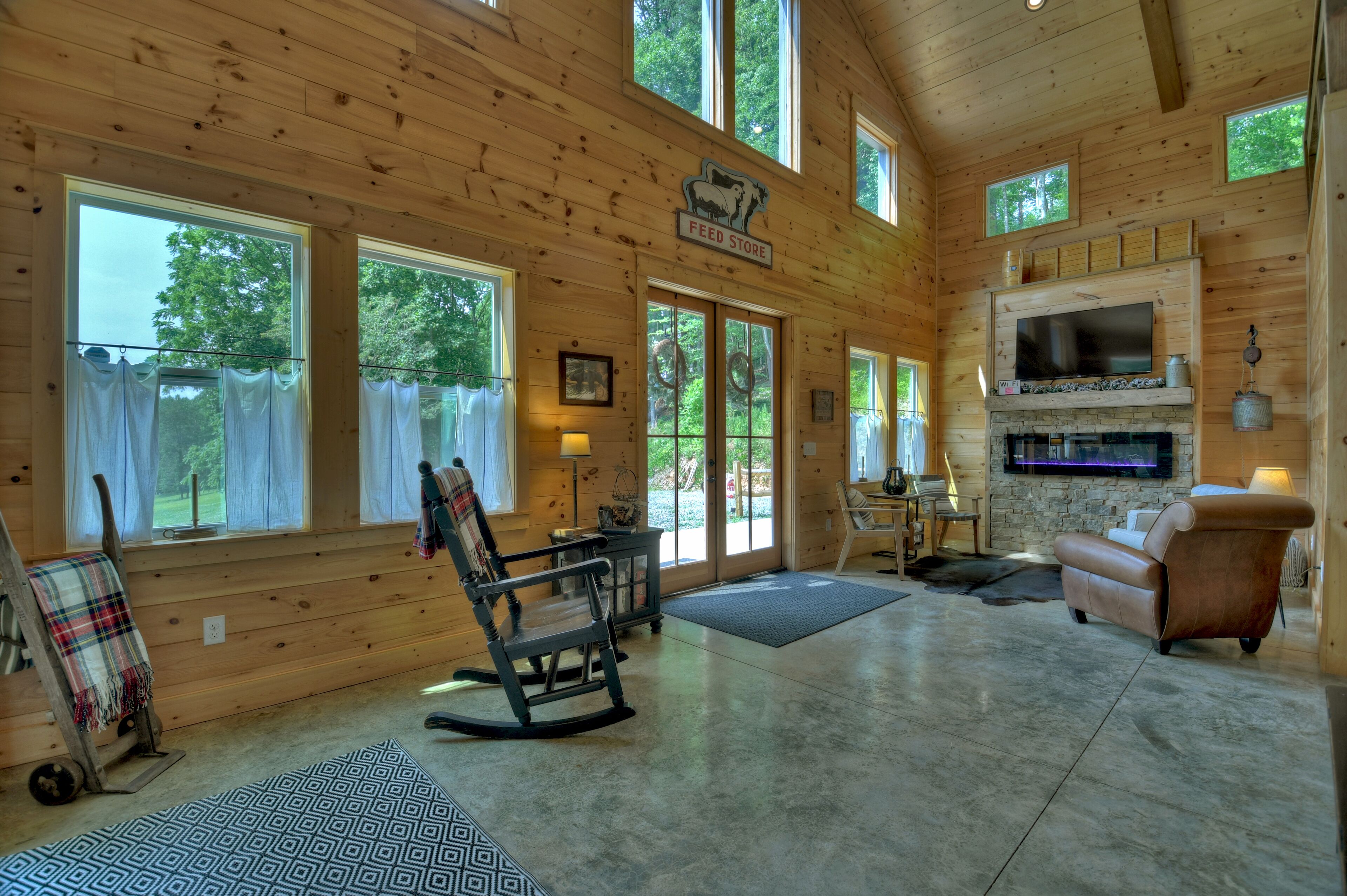 Brand New Barndominium in the heart of Aska, 5 min to dntwn, no steep drives