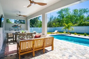 Piscina all'aperto, una piscina riscaldata