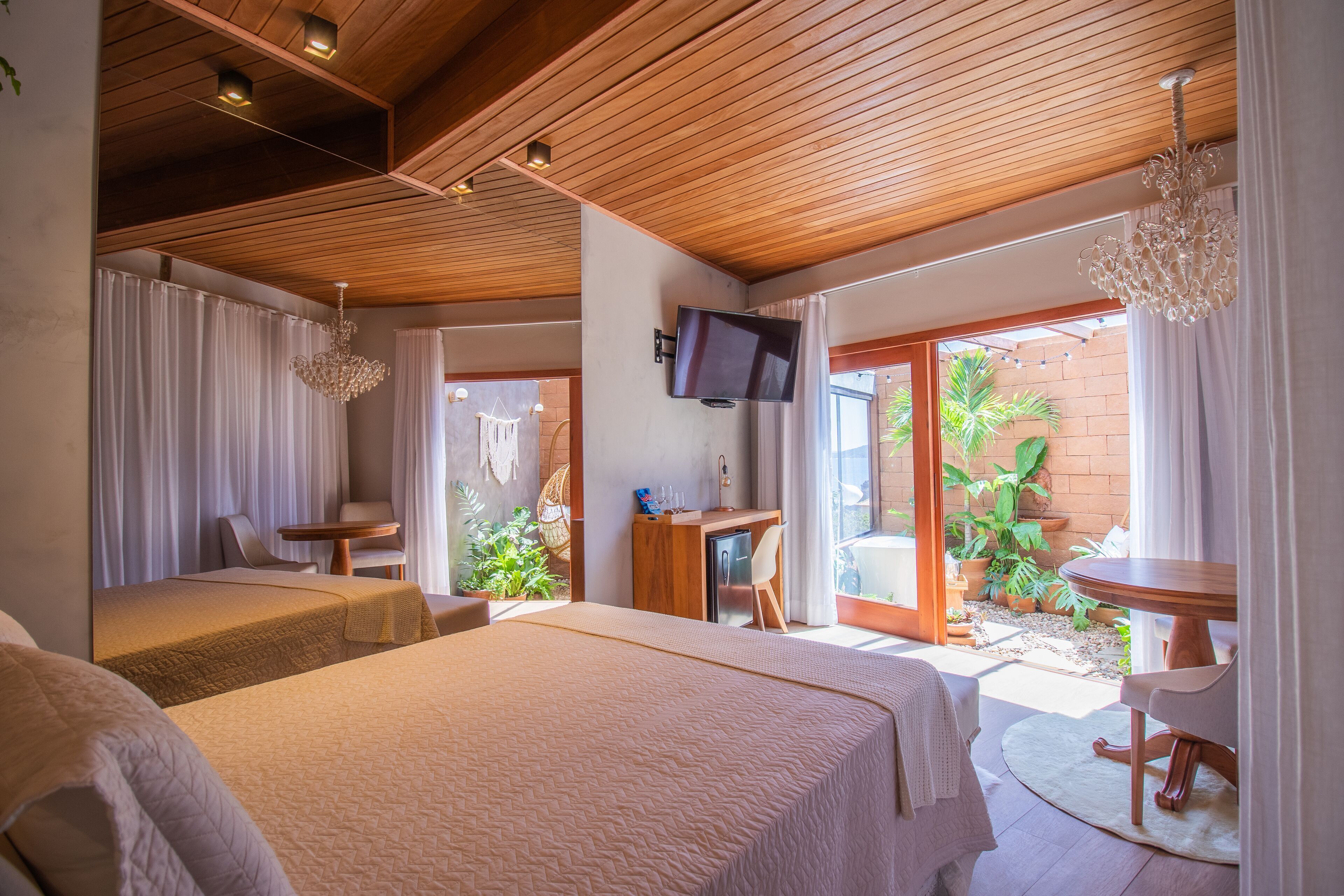 Ropa de cama hipoalergénica y minibar 
