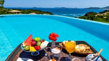 Kolam renang outdoor