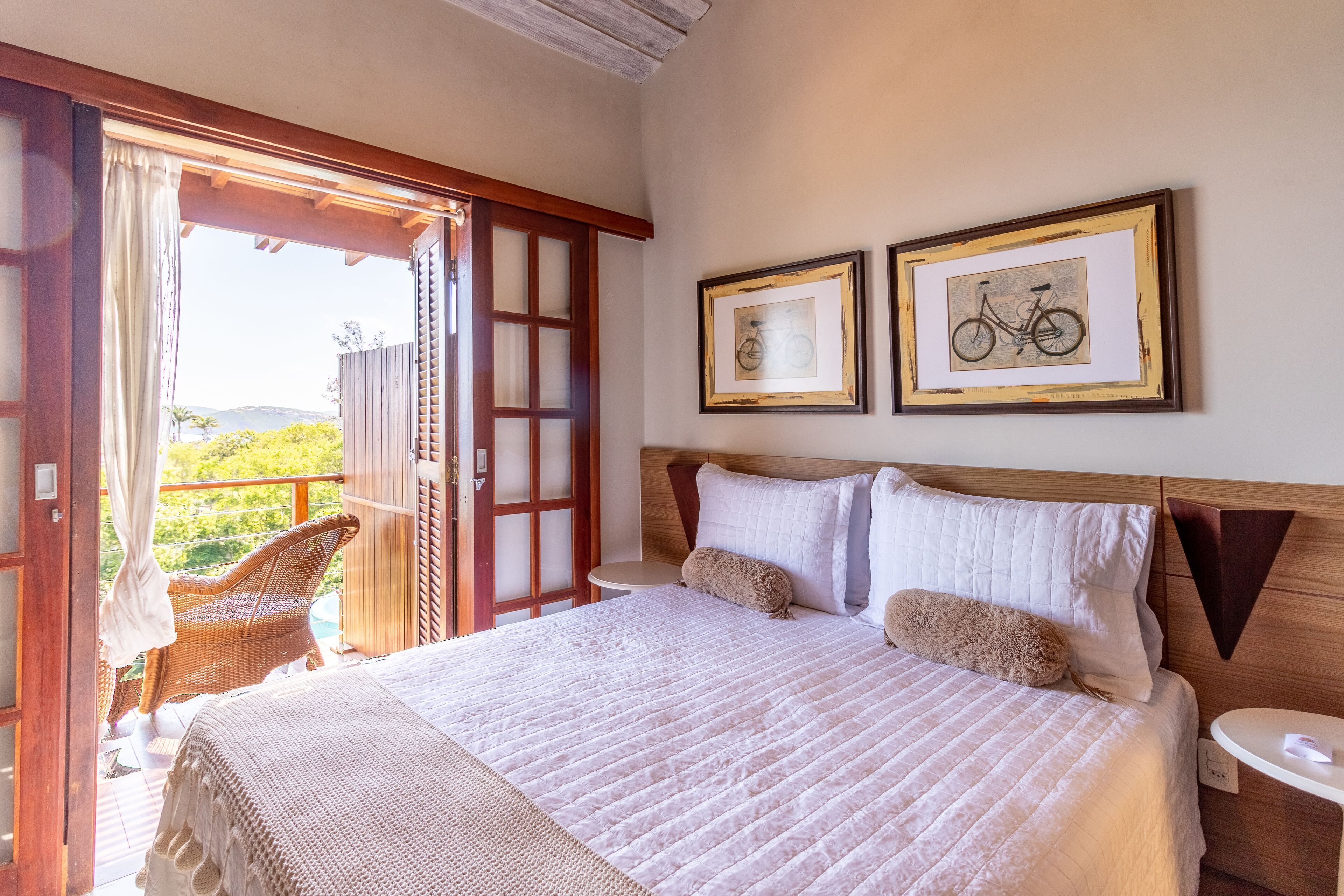 Ropa de cama hipoalergénica y minibar 
