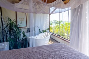 Honeymoon Room, 1 Queen Bed, Hot Tub, Sea View | Hypo-allergenic bedding, minibar, in-room safe, desk