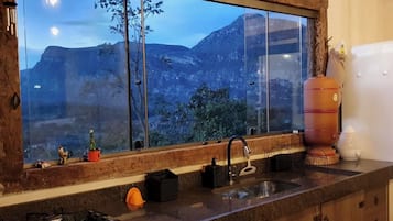 Chalé tradicional | Cozinha privada | Geladeira, micro-ondas, fogão, liquidificador