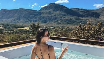 Tina de hidromasaje al aire libre