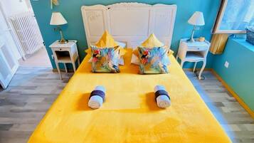 Soundproofing, travel crib, free WiFi