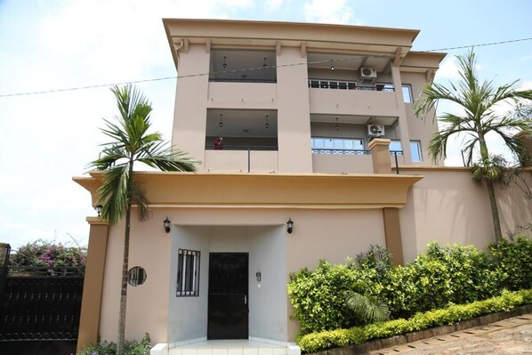 Exterior - Secure high standing apartments and studio 10min from Nsimalen airport (Yaoundé)