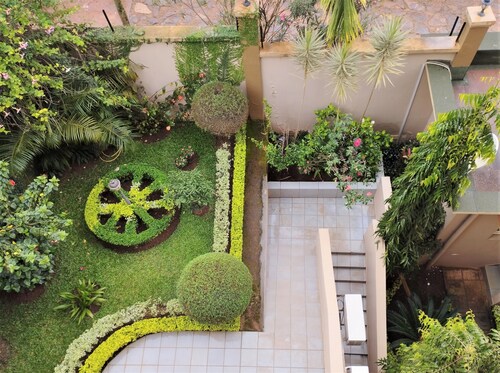 Secure high standing apartments and studio 10min from Nsimalen airport