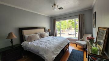 4 bedrooms, desk, iron/ironing board, free WiFi