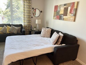 1 bedroom, iron/ironing board, free WiFi, bed sheets - Lovely One Bedroom Apartment in the Heart of Midtown (Omaha)
