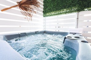 Bain à remous extérieur