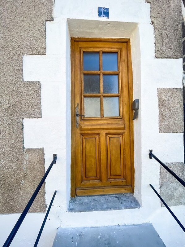 Exterior detail - Balneo bath accommodation (Varzy)