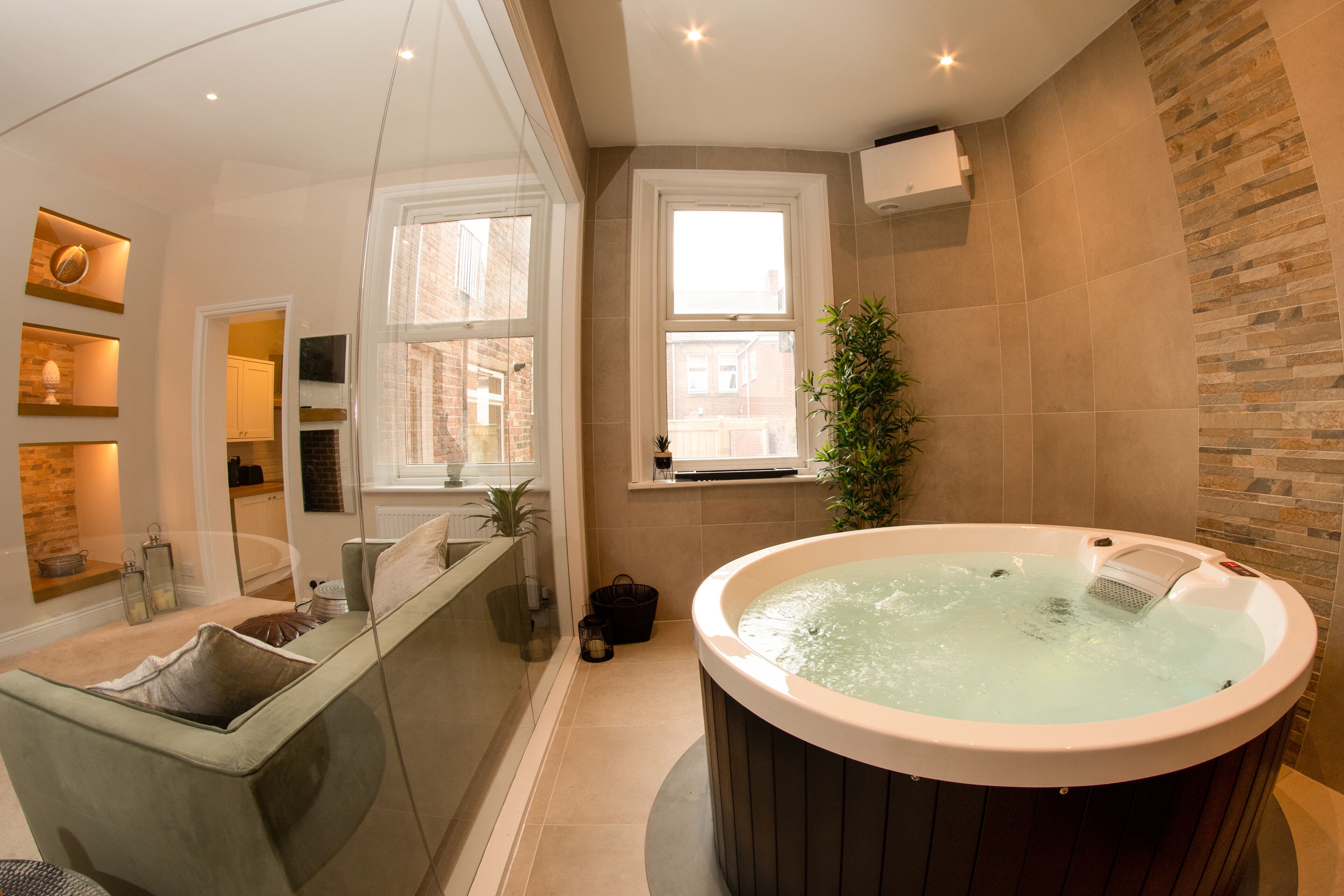 Shower, jetted bath, hair dryer, towels