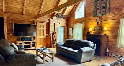 ML30 Log Home-Pets OK! Hot Tub! Fire pit!
