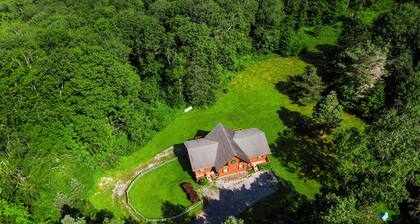 ML30 - Cozy Log Home! Hot tub! Pets OK! Fire pit!