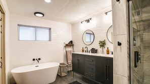 Shower, hair dryer, towels, soap - A cozy treehouse cabin in the heart of Pinetop. (Pinetop-Lakeside)