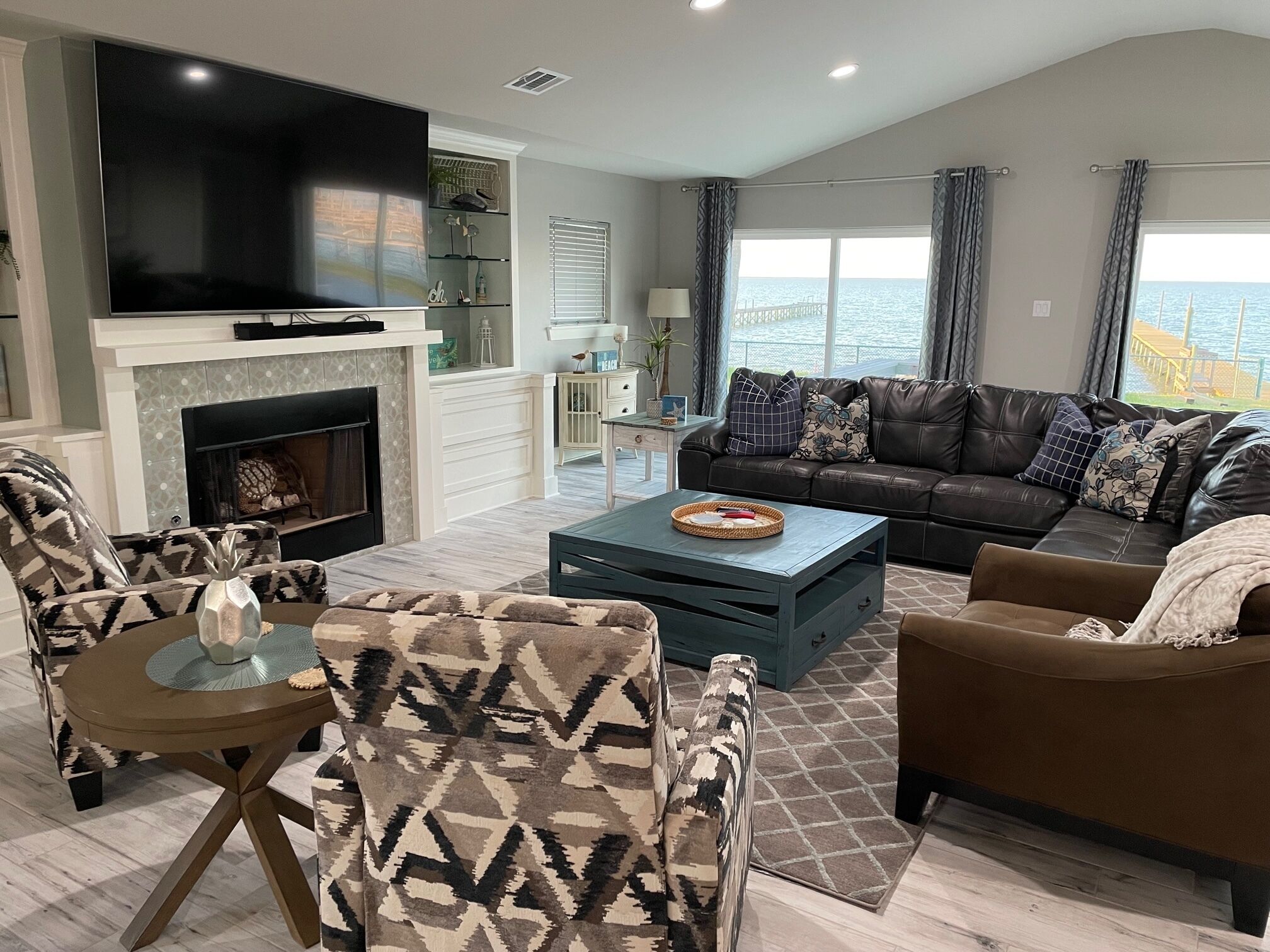 6 Bedroom, 4200 Ft. House with Private Pier! Dolphins, Fishing and Fun!!!