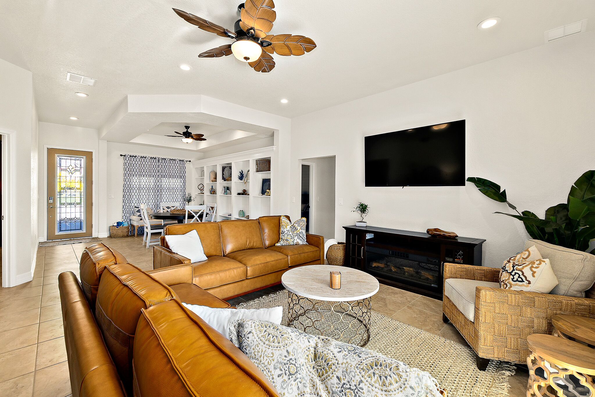 Luxury 5 bed, 3 ba, separate in-law suite, Pvt htd pool/SPA, mins walk to beach