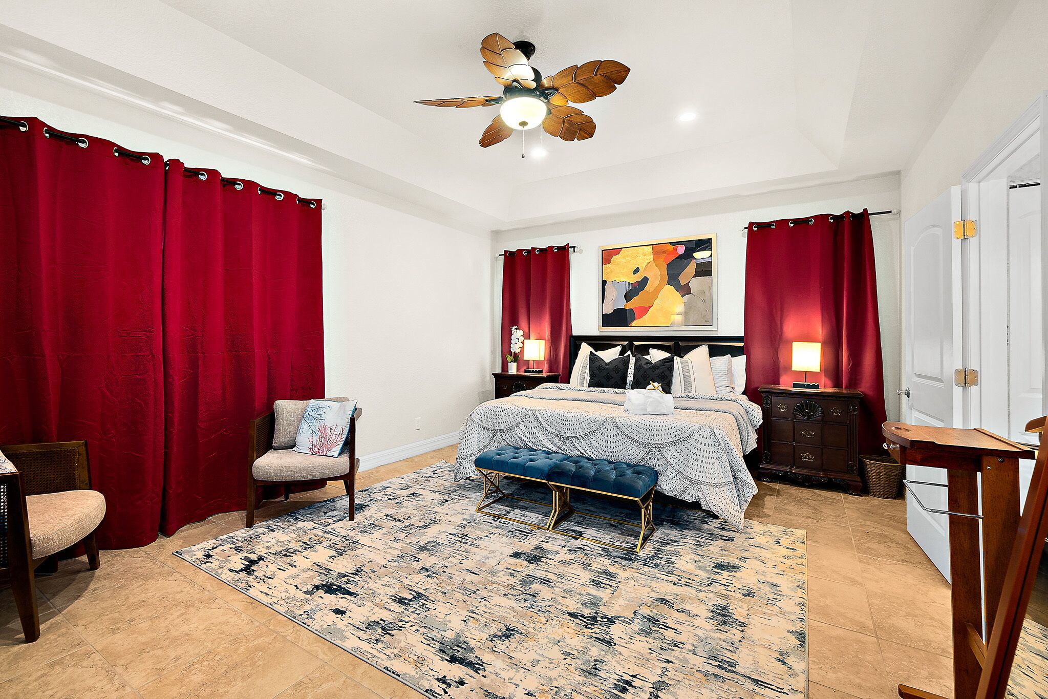 Luxury 5 bed, 3 ba, separate in-law suite, Pvt htd pool/SPA, mins walk to beach