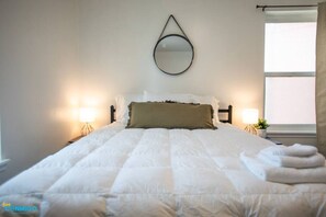 2 bedrooms, desk, free WiFi, bed sheets - 5 min to City Center | Downtown | Central SLC 2BD (Salt Lake City)