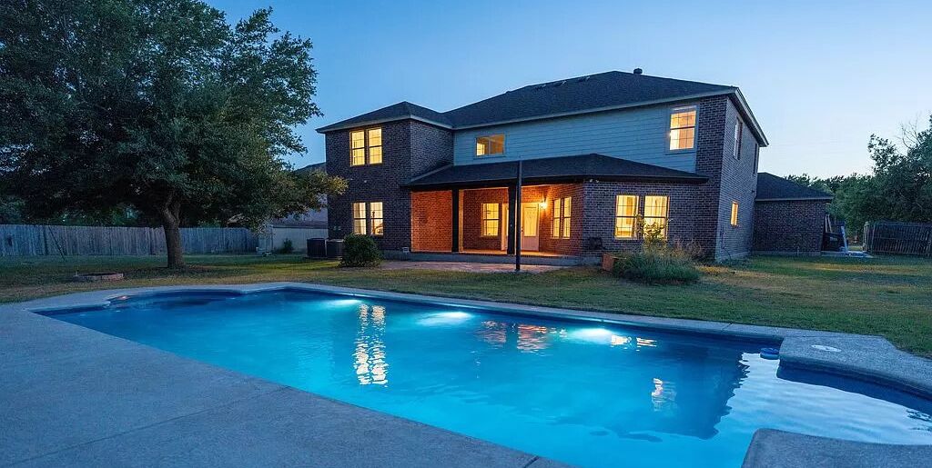 ♥Private Outdoor Pool ♥ Heated Spa ♥ 5000 sft  ♥2 acre Yard☀Secluded Countryside