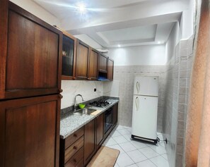 Oven, stovetop, cookware/dishes/utensils