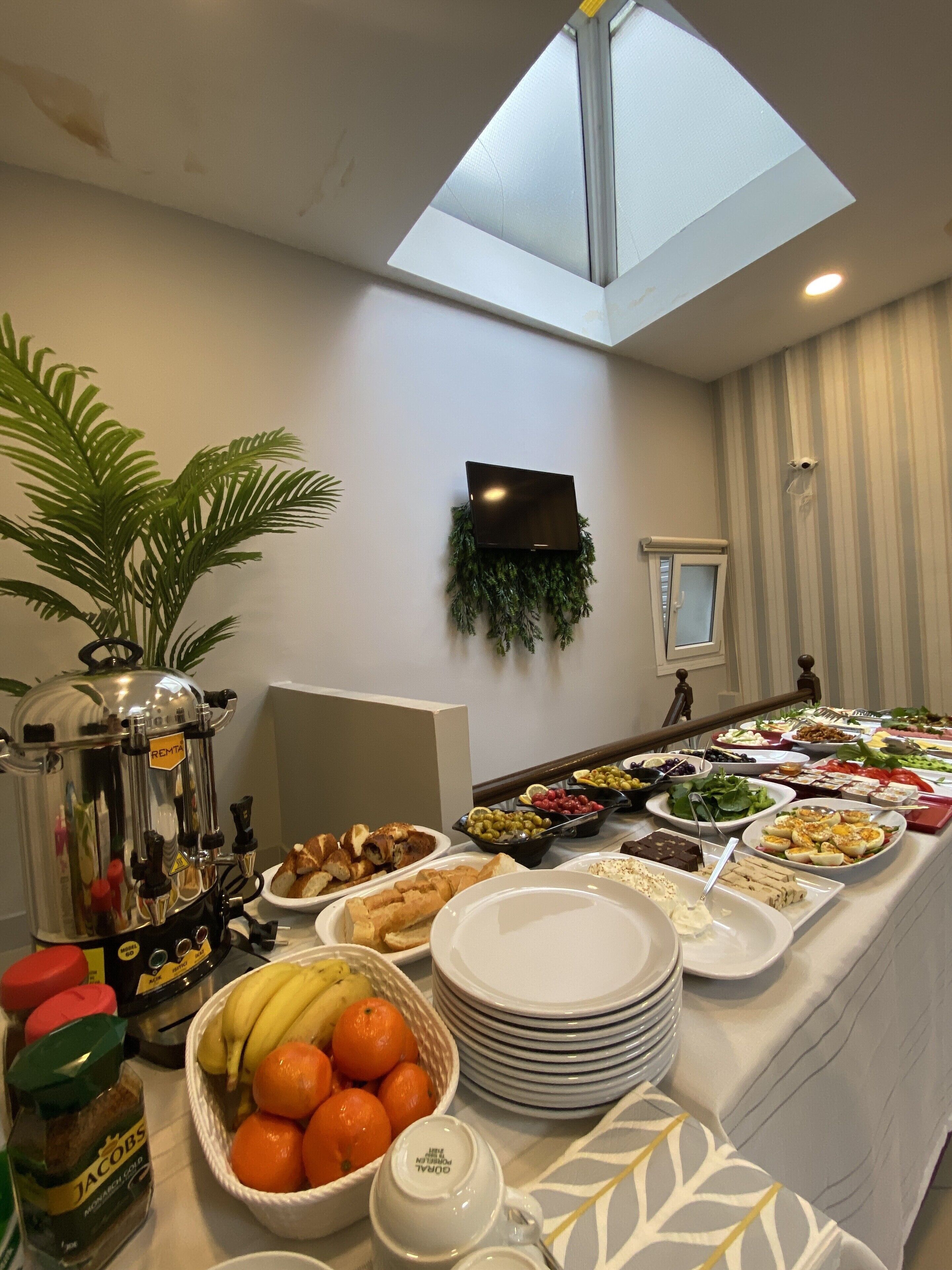 Free daily buffet breakfast 