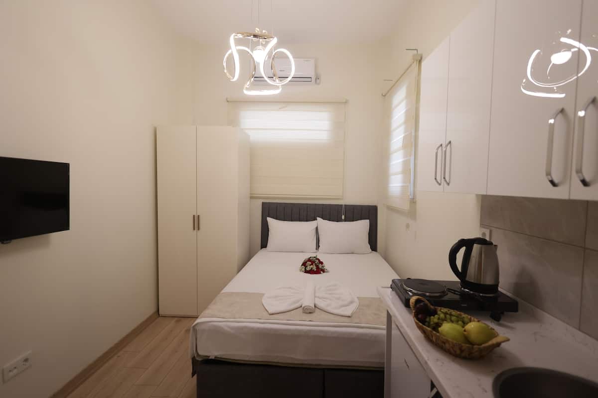 Standard Double Room | Premium bedding, minibar, desk, laptop workspace