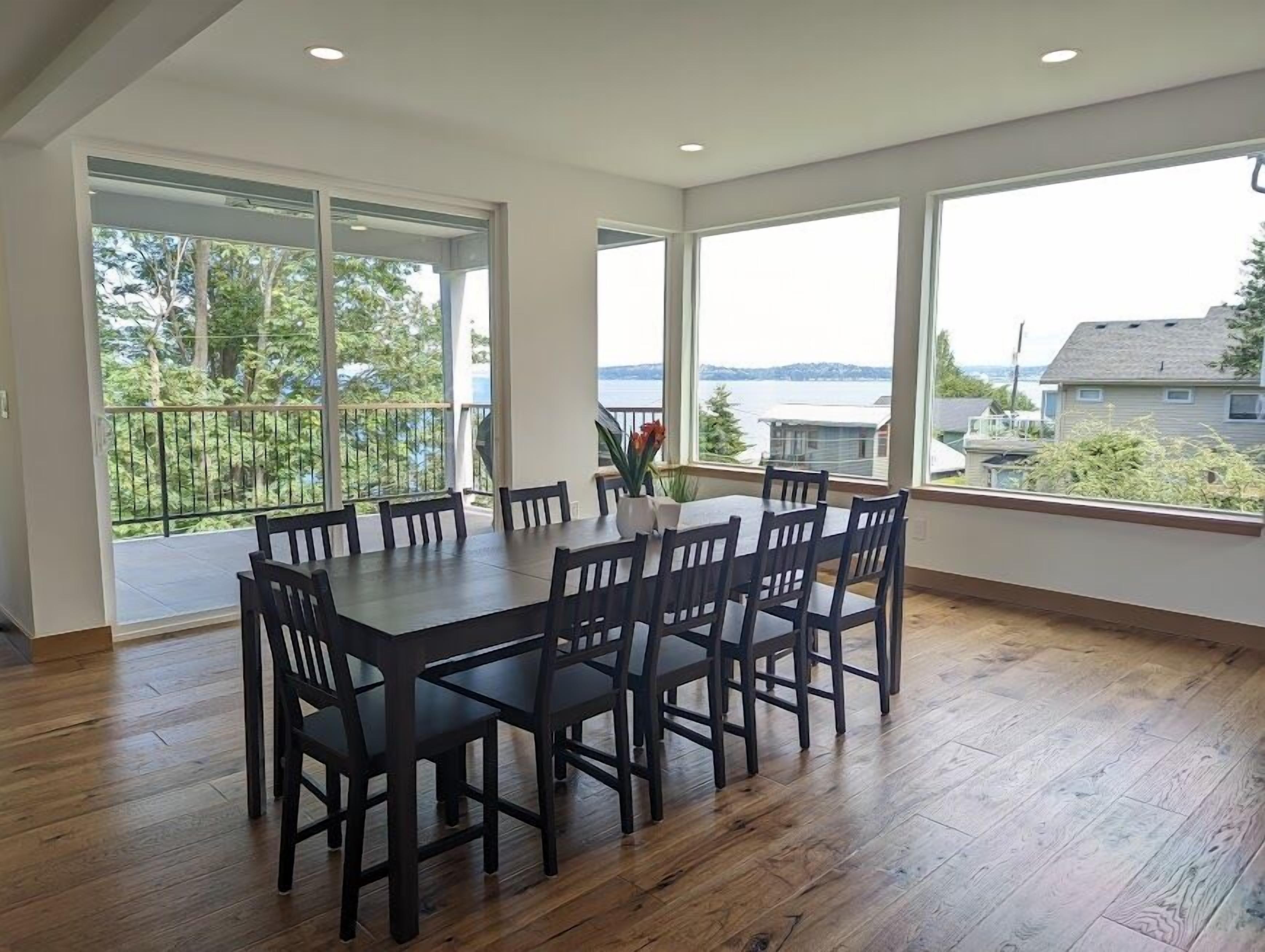 Seattle Vacation Home: Alki Beach House. Central Air Conditioning!