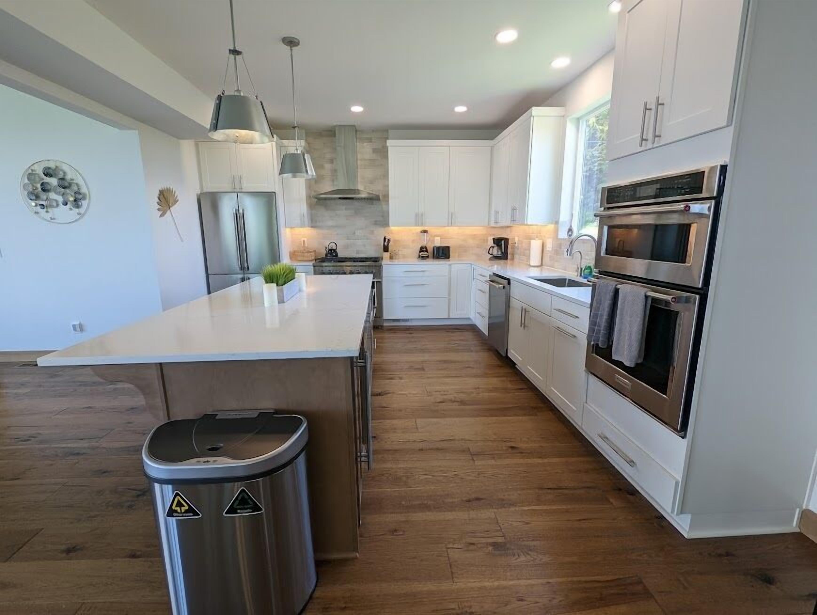 Seattle Vacation Home: Alki Beach House. Central Air Conditioning!