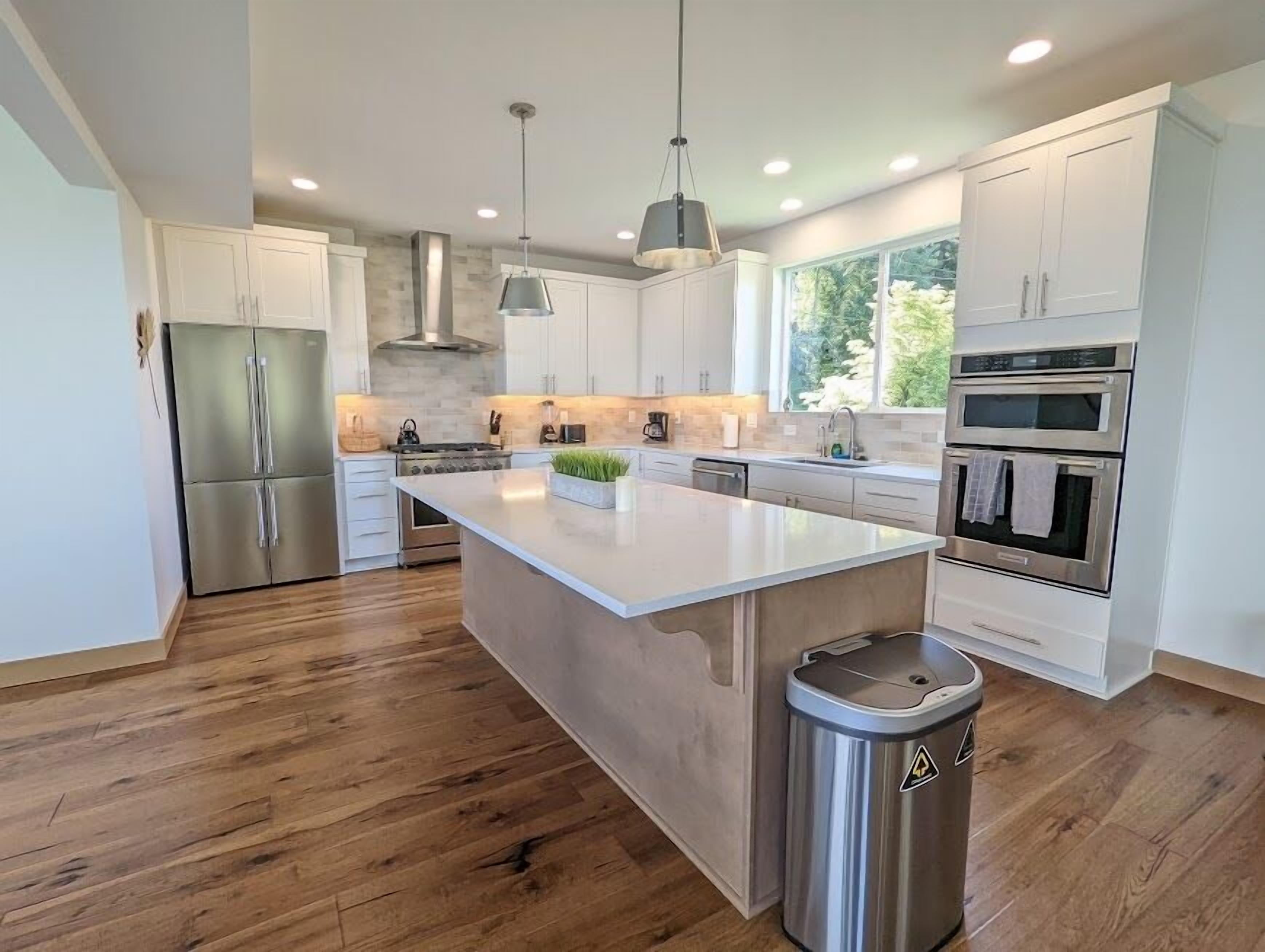 Seattle Vacation Home: Alki Beach House. Central Air Conditioning!