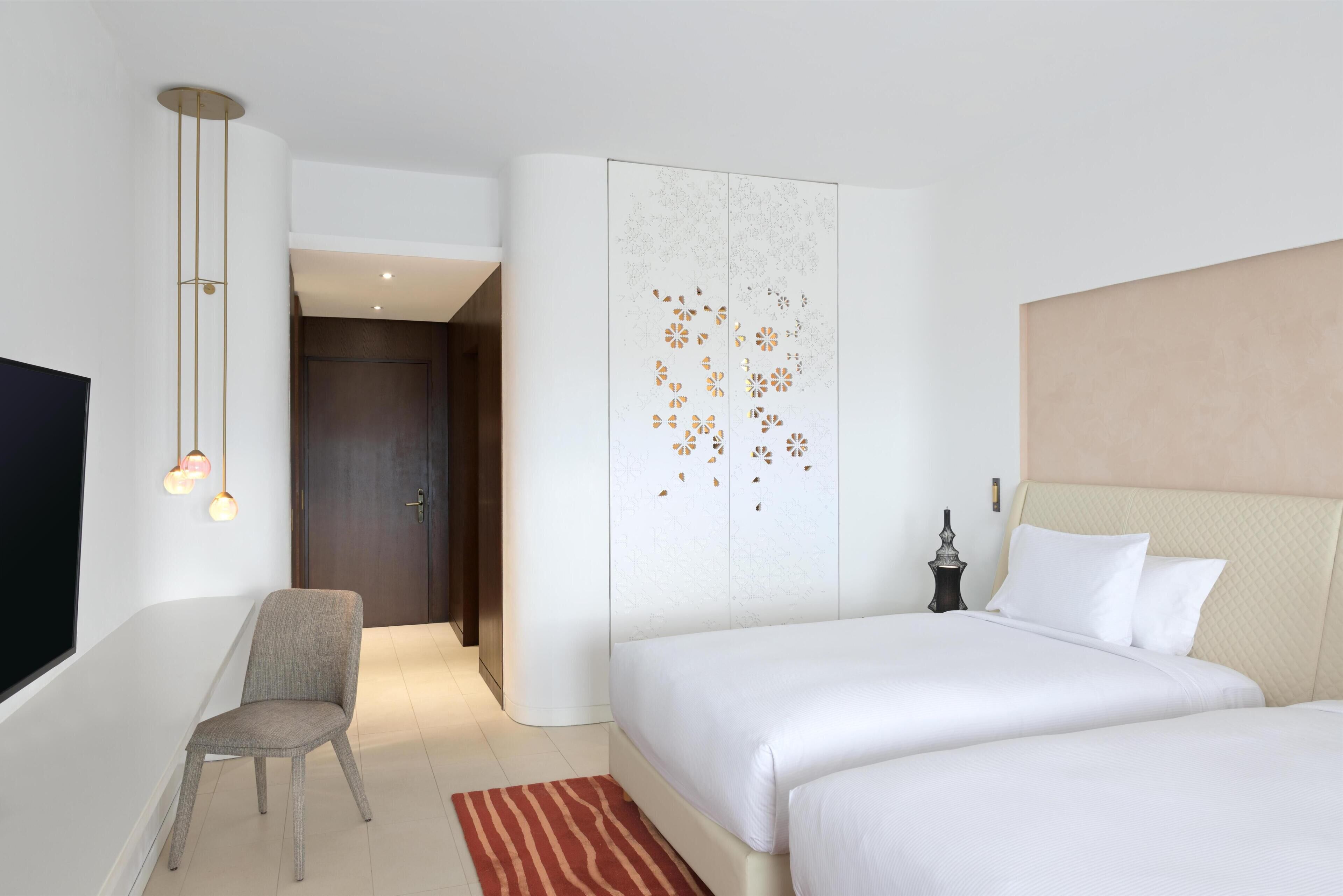 In-room safe, laptop workspace, blackout drapes, iron/ironing board