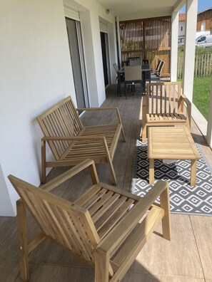 تناول الطعام بالخارج