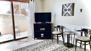 Interior - Walking distance to lifts. Condo with great reviews (Angel Fire)