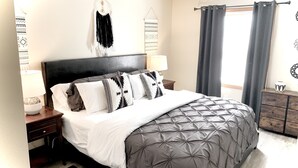 Room - Walking distance to lifts. Condo with great reviews (Angel Fire)