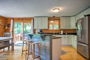 Fridge, microwave, oven, stovetop - Candyland Cabin | Game Room + Fire Pit & Views 🔥⛰️ + Biltmore Pass (Candler)