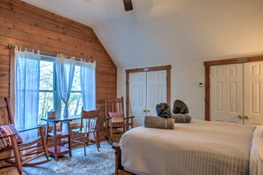 3 bedrooms, iron/ironing board, travel crib, free WiFi - Candyland Cabin | Game Room + Fire Pit & Views 🔥⛰️ + Biltmore Pass (Candler)