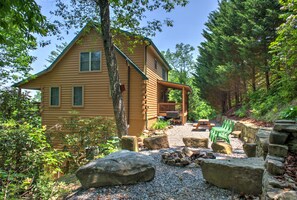 Exterior - Candyland Cabin | Game Room + Fire Pit & Views 🔥⛰️ + Biltmore Pass (Candler)