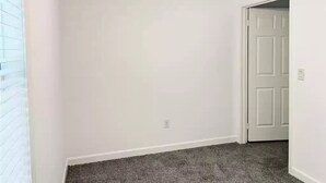 A room with white walls, a ceiling fan, a door, and a carpeted floor. - Country and quiet place, for get a great vacation (Splendora)