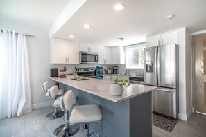 Fridge, microwave, oven, stovetop - Recent Renovated Apartment in Seven Mile Beach (George Town)