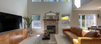 Spotless Modern Spacious 1 min to Hurricane Ridge entrance Patio Family friendly