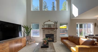 Spotless Modern Spacious 1 min to Hurricane Ridge entrance Patio Family friendly