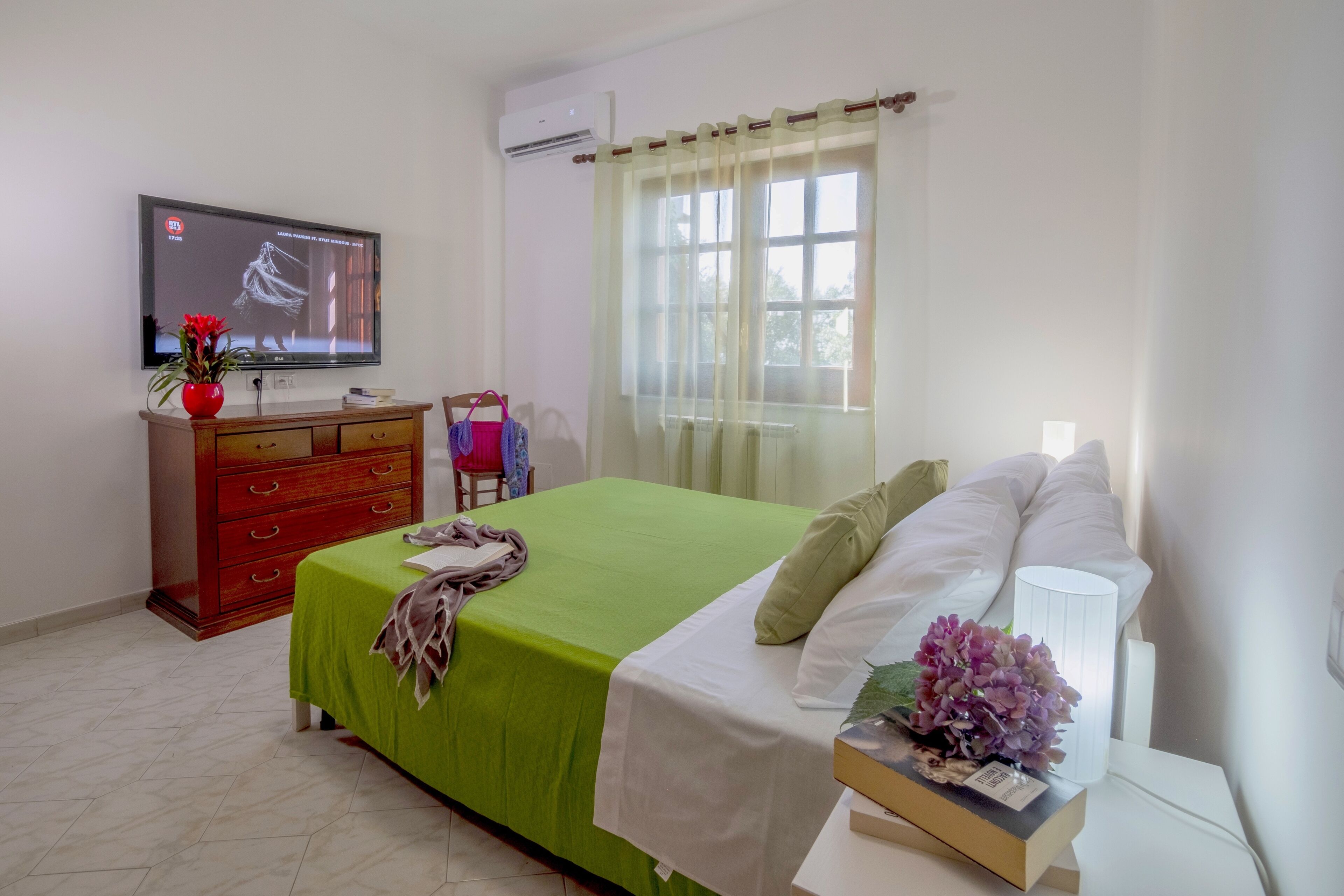 VILLA LA NATURA x6 WITH GARDEN AND FREE PRIVATE PARKING