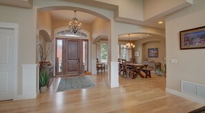 Dining -  GORGEOUS MOUNTAIN  VIEW HOME IN PREMIER MISSOULA NEIGHBORHOOD with  4 KING BEDS (Missoula)