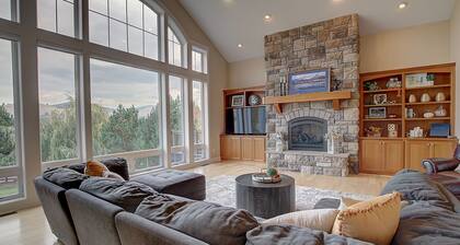 GORGEOUS MOUNTAIN VIEW HOME IN PREMIER MISSOULA NEIGHBORHOOD with 4 KING BEDS